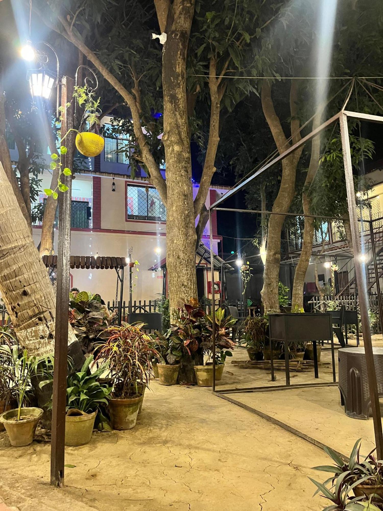 Moon Village Resort Shantiniketan Bagian luar foto